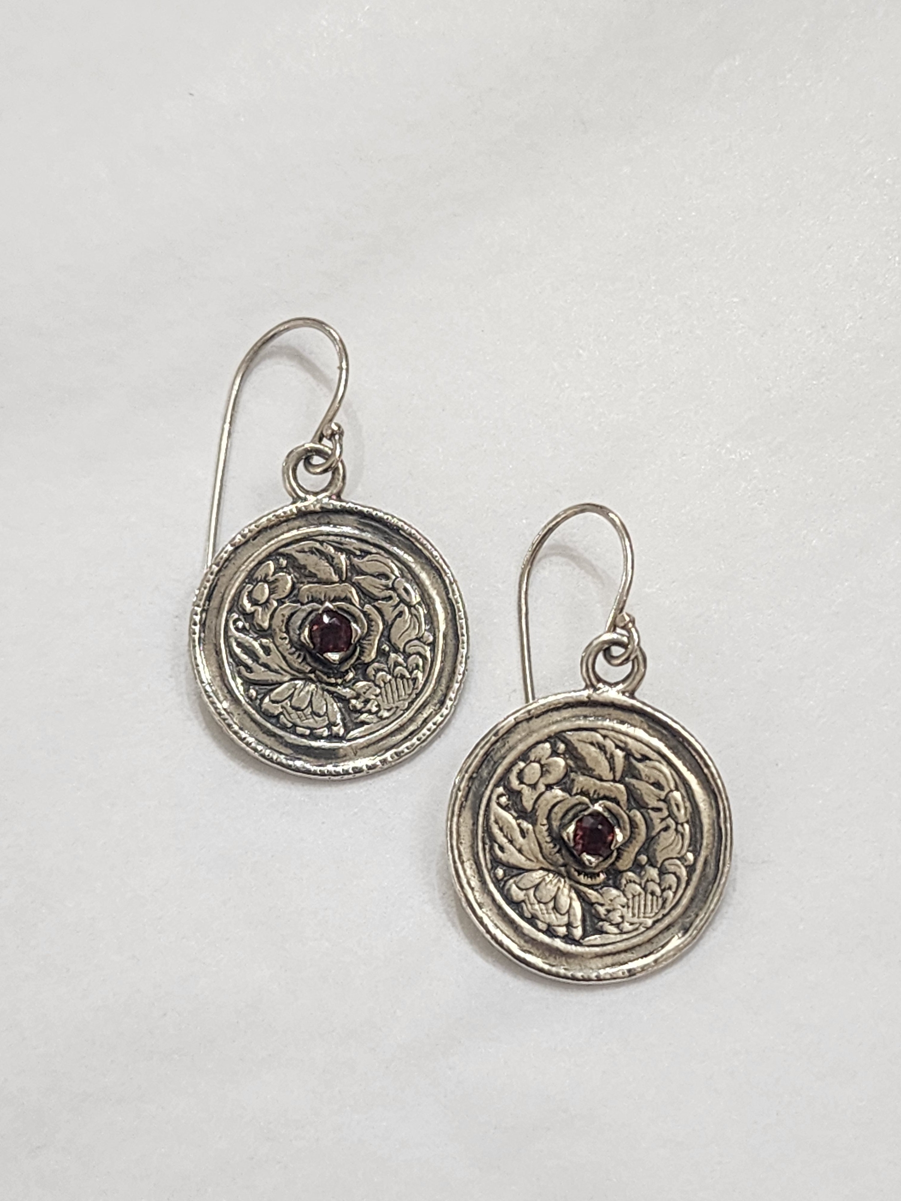 Circle Pattern Earring - with Garnet