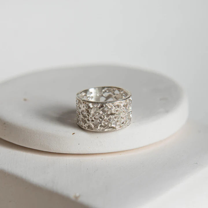 Lace Detail Band Ring