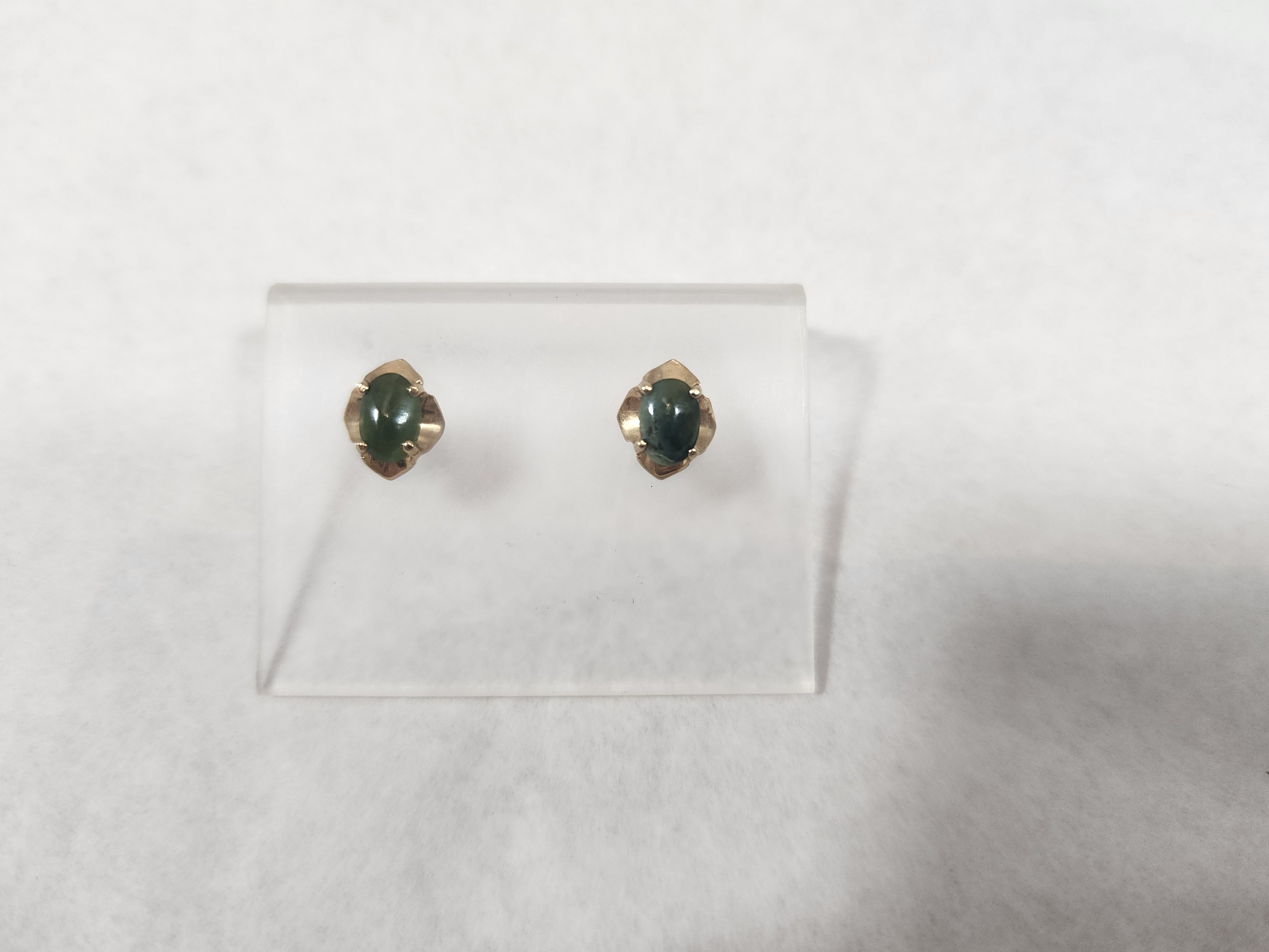 Pounamu - 9ct Gold Studs