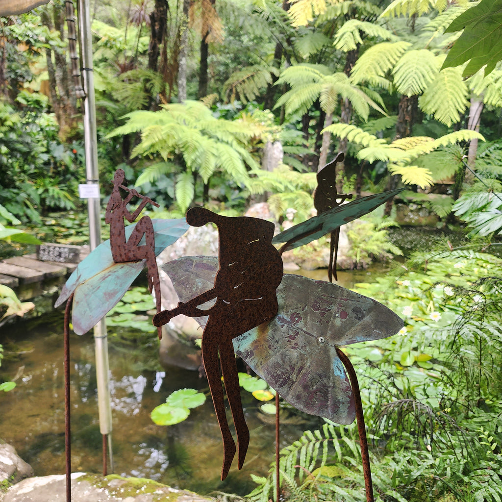 Musicians on Leaf