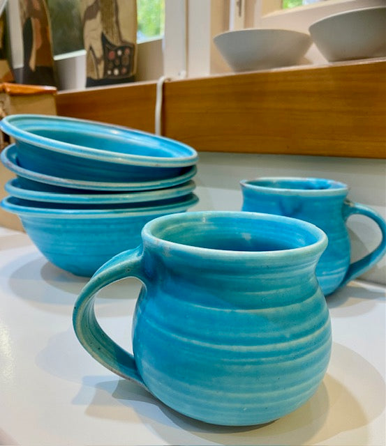 Blue mugs and bowls