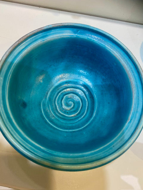 Blue mugs and bowls
